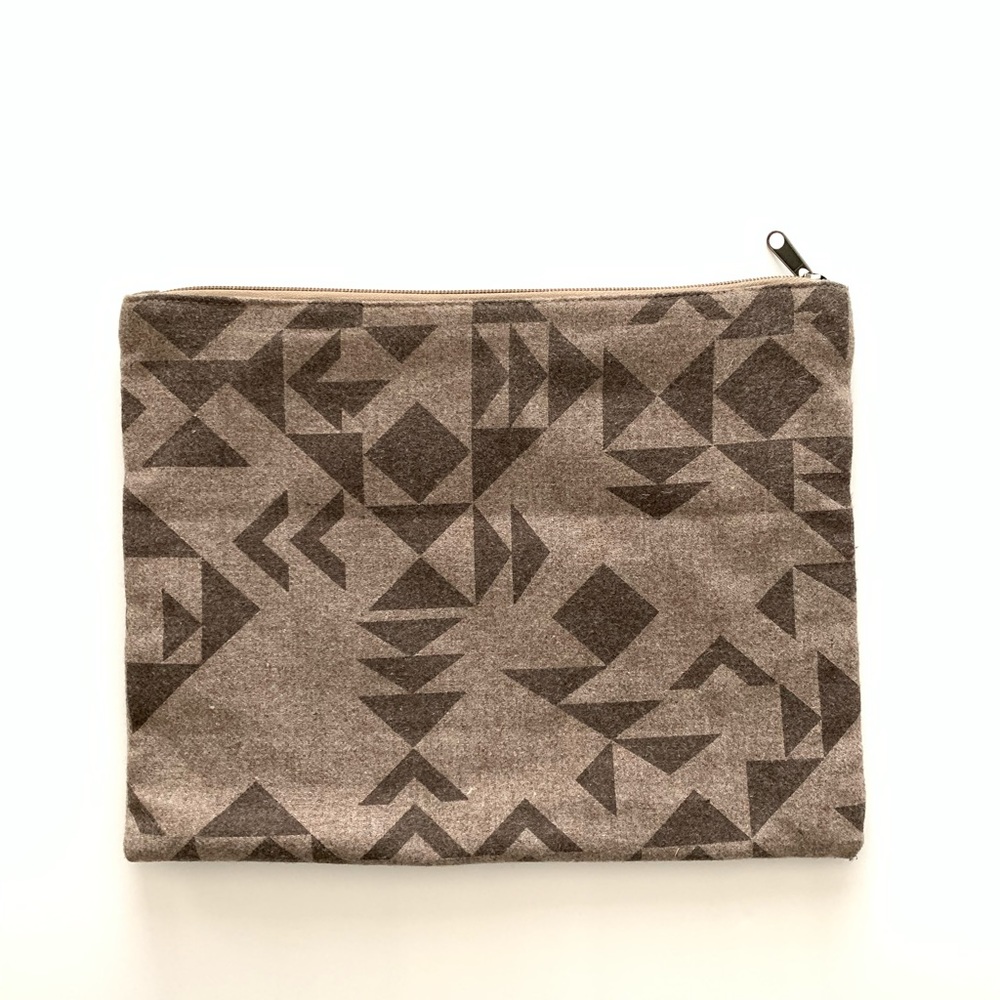 Mossimo clutch pouch